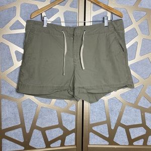 GAP KHAKIS SHORTS